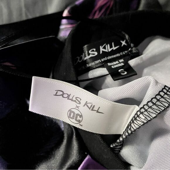 Dolls Kill x DC Comics Batman Catwomen Partners in Crime Long Sleeve Satin Top - Picture 7 of 8